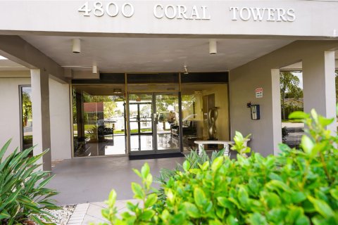 Condo in Fort Lauderdale, Florida, 2 bedrooms  № 996253 - photo 2