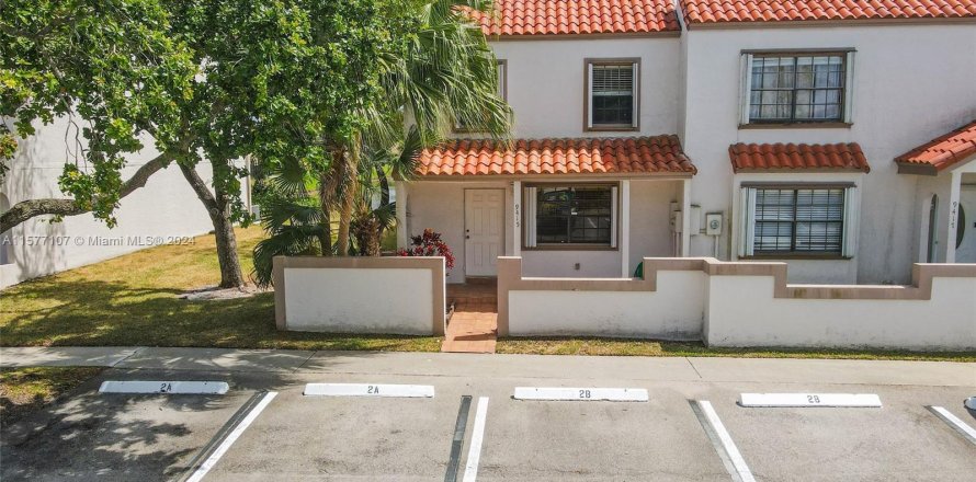 Townhouse in Sunrise, Florida 3 bedrooms, 146.79 sq.m. № 1147327