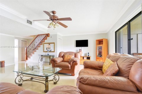 Townhouse in Sunrise, Florida 3 bedrooms, 146.79 sq.m. № 1147327 - photo 12