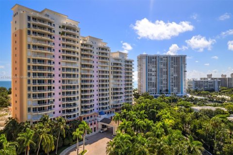 Condominio en venta en Key Biscayne, Florida, 2 dormitorios, 195.09 m2 № 1404296 - foto 18