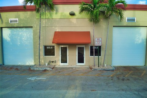 Commercial property in Fort Lauderdale, Florida № 839997 - photo 2