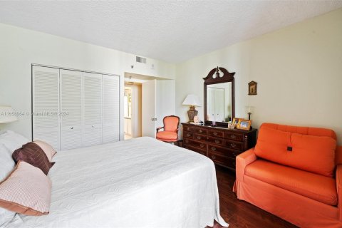 Condo in Miami, Florida, 2 bedrooms  № 1367244 - photo 12