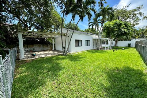 Casa en alquiler en Miami, Florida, 2 dormitorios, 74.32 m2 № 1367280 - foto 23