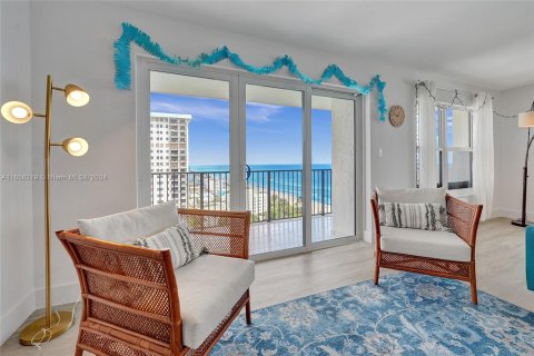 Condo in Hollywood, Florida, 3 bedrooms  № 1367282 - photo 27