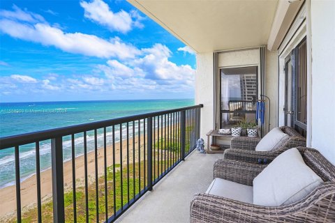 Condo in Lauderdale-by-the-Sea, Florida, 3 bedrooms  № 1080296 - photo 17