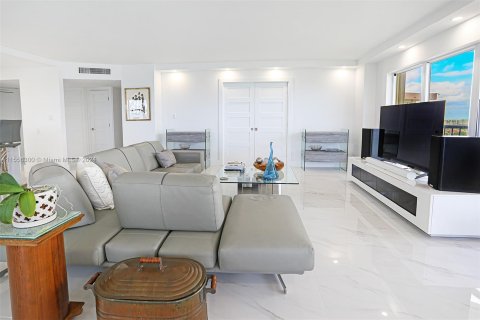 Condo in Lauderdale-by-the-Sea, Florida, 3 bedrooms  № 1080296 - photo 4