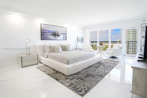 Condo in Lauderdale-by-the-Sea, Florida, 3 bedrooms  № 1080296 - photo 24