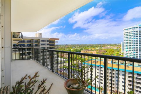 Condo in Lauderdale-by-the-Sea, Florida, 3 bedrooms  № 1080296 - photo 21