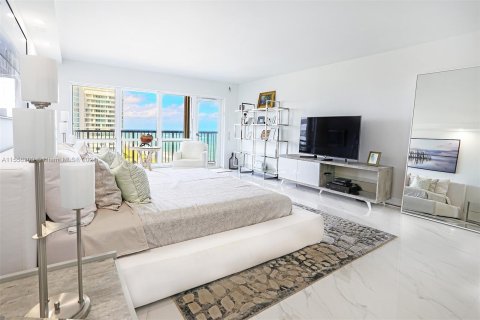 Condo in Lauderdale-by-the-Sea, Florida, 3 bedrooms  № 1080296 - photo 25