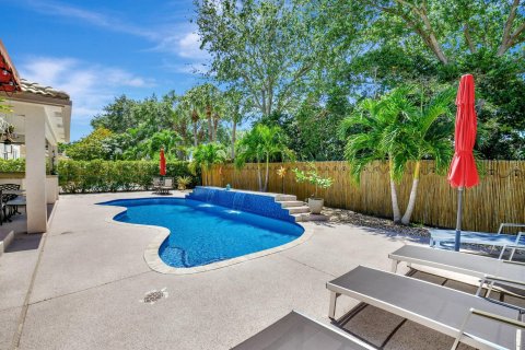 House in Lake Worth, Florida 5 bedrooms, 312.62 sq.m. № 1120270 - photo 20