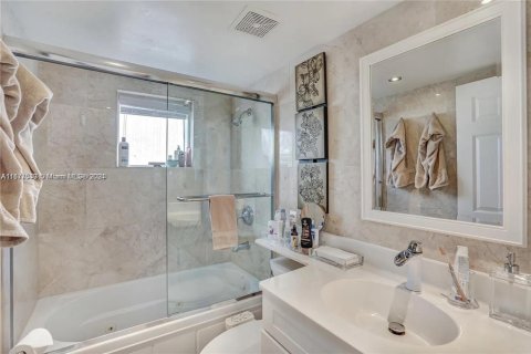 Copropriété à vendre à Miami Beach, Floride: 2 chambres, 114.27 m2 № 1147245 - photo 6