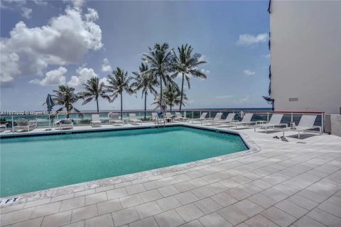 Copropriété à vendre à Miami Beach, Floride: 2 chambres, 114.27 m2 № 1147245 - photo 8