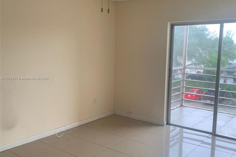 Condo in Deerfield Beach, Florida, 1 bedroom  № 1147244 - photo 2