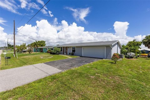 House in Port Charlotte, Florida 3 bedrooms, 126.35 sq.m. № 1416105 - photo 19