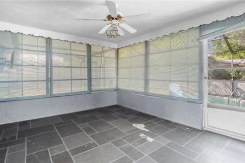 House in Port Richey, Florida 3 bedrooms, 156.54 sq.m. № 1402334 - photo 24