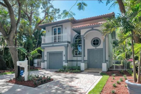 Villa ou maison à vendre à Miami Shores, Floride: 5 chambres, 259.75 m2 № 962140 - photo 1