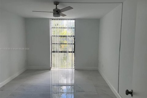 Condo in North Miami Beach, Florida, 1 bedroom  № 1289060 - photo 6