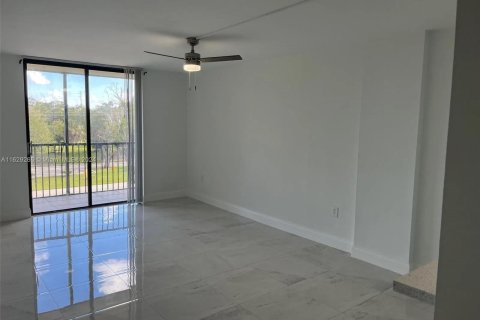 Condo in North Miami Beach, Florida, 1 bedroom  № 1289060 - photo 4