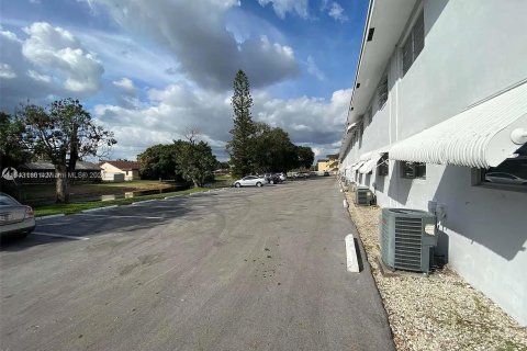 Condominio en venta en Lauderhill, Florida, 2 dormitorios, 76.92 m2 № 1324499 - foto 10