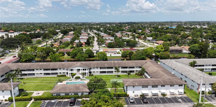 Condominio en Lauderhill, Florida, 2 dormitorios  № 1324499