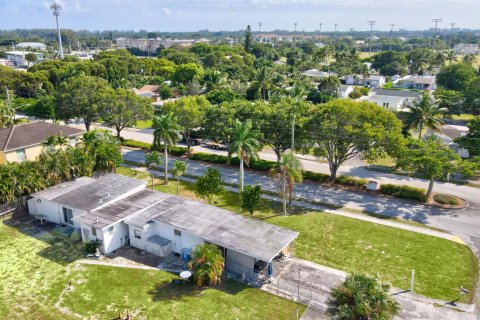 Commercial property in Boynton Beach, Florida 105.54 sq.m. № 815369 - photo 3