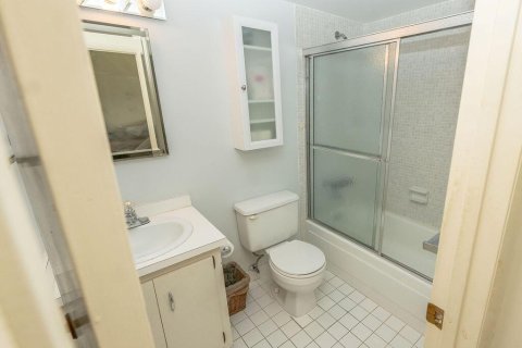 Condo in Stuart, Florida, 2 bedrooms  № 966066 - photo 15