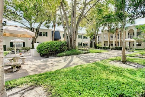 Condo in Tampa, Florida, 2 bedrooms  № 1364484 - photo 1