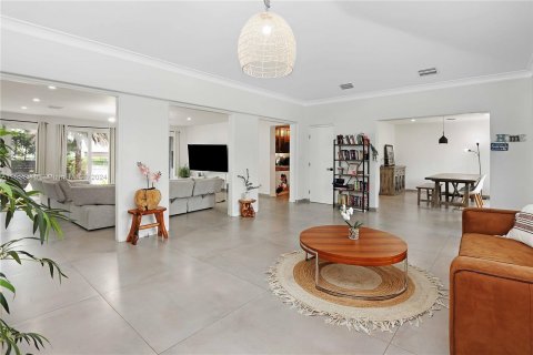 Casa en venta en Hollywood, Florida, 4 dormitorios, 234.95 m2 № 1370676 - foto 2