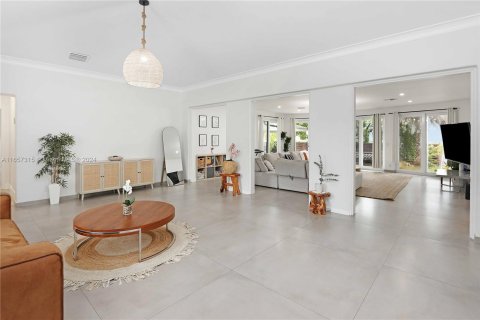 Casa en venta en Hollywood, Florida, 4 dormitorios, 234.95 m2 № 1370676 - foto 1