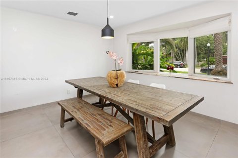 Casa en venta en Hollywood, Florida, 4 dormitorios, 234.95 m2 № 1370676 - foto 18