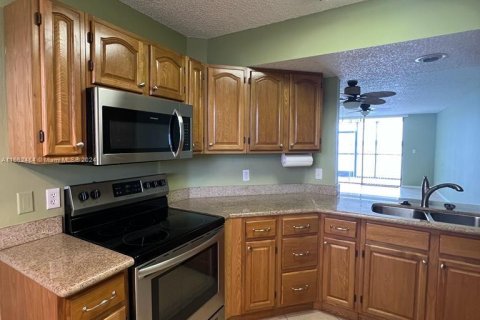 Condominio en alquiler en Oakland Park, Florida, 2 dormitorios, 85.47 m2 № 1370634 - foto 13