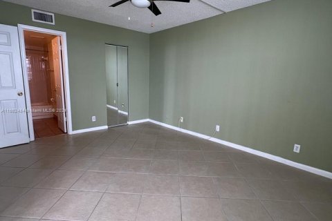 Condo in Oakland Park, Florida, 2 bedrooms  № 1370634 - photo 20