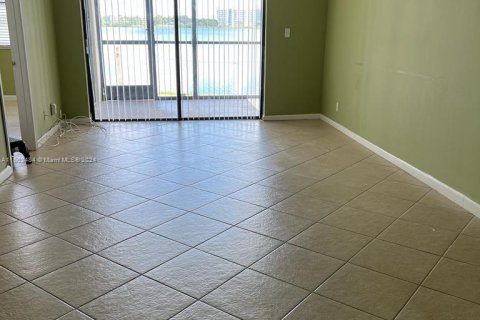 Condo in Oakland Park, Florida, 2 bedrooms  № 1370634 - photo 16