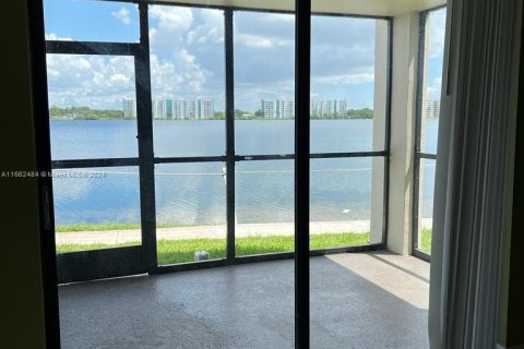 Copropriété à louer à Oakland Park, Floride: 2 chambres, 85.47 m2 № 1370634 - photo 3