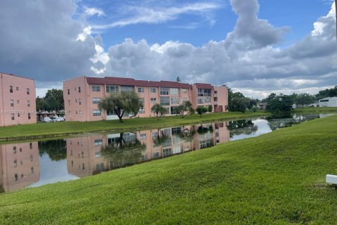 Condo in Sunrise, Florida, 1 bedroom  № 1310495 - photo 22