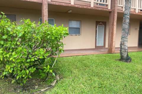 Condo in Sunrise, Florida, 1 bedroom  № 1310495 - photo 2