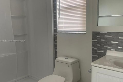 Condo in Sunrise, Florida, 1 bedroom  № 1310495 - photo 16