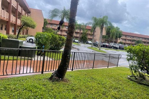 Condo in Sunrise, Florida, 1 bedroom  № 1310495 - photo 30