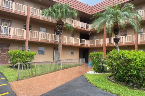 Condo in Sunrise, Florida, 1 bedroom  № 1310495 - photo 1