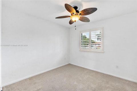 Casa en venta en Miami, Florida, 6 dormitorios, 265.51 m2 № 1310496 - foto 17