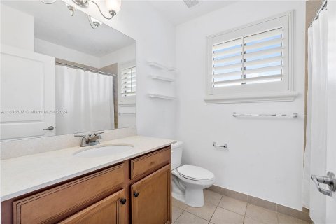 Casa en venta en Miami, Florida, 6 dormitorios, 265.51 m2 № 1310496 - foto 19