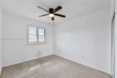 Casa en venta en Miami, Florida, 6 dormitorios, 265.51 m2 № 1310496 - foto 21