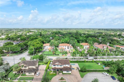 Villa ou maison à vendre à Miami, Floride: 6 chambres, 265.51 m2 № 1310496 - photo 4