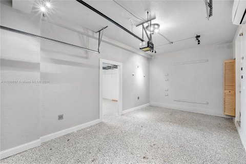 Casa en venta en Miami, Florida, 6 dormitorios, 265.51 m2 № 1310496 - foto 15