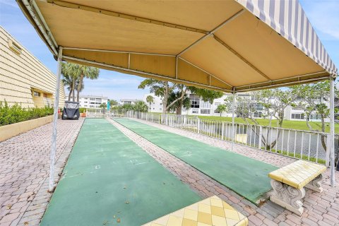 Condo in Sunrise, Florida, 2 bedrooms  № 957099 - photo 1