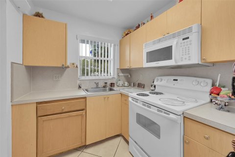 Condo in Sunrise, Florida, 2 bedrooms  № 957099 - photo 18