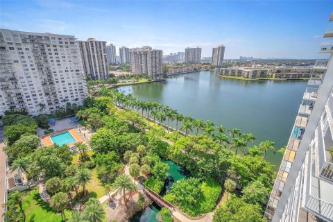 Condo in Aventura, Florida, 1 bedroom  № 1306001 - photo 1