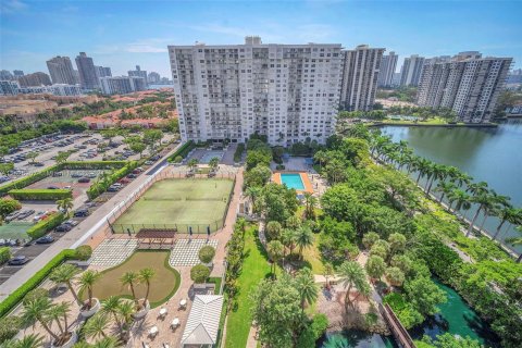 Condo in Aventura, Florida, 1 bedroom  № 1306001 - photo 16