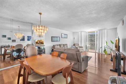 Condo in Aventura, Florida, 1 bedroom  № 1306001 - photo 5