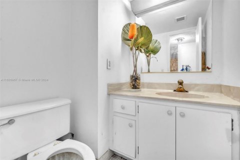 Condo in Aventura, Florida, 1 bedroom  № 1306001 - photo 10